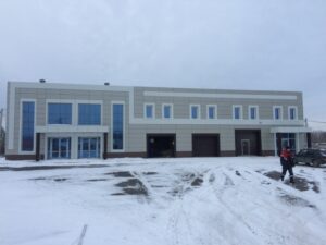 Автомойка в посёлке Алексеевка Самарской области: вентилируемый фасад из стальных композитных панелей