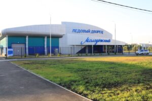 Многофункциональный комплекс «Ижевск-Плаза» в Ижевске: вентилируемый фасад со сложной геометрией