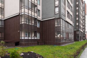 Вентилируемые фасады в ЖК «Солнечный город»: архитектура и надежность в условиях Санкт-Петербурга