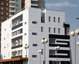 Административное здание в Красноярске: практика применения вентилируемого фасада