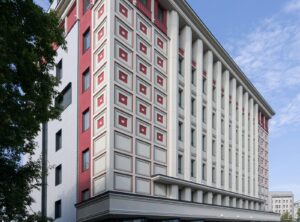 Административное здание на Зубовской площади