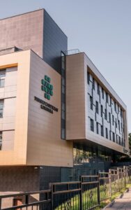 Вентилируемый фасад медицинского центра «Университетская Клиника» в Красноярске