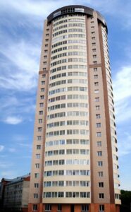 Жилой дом в Новосибирске: эффективность вентилируемого фасада с облицовкой керамогранитом