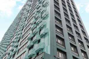 Жилой дом (реновация) в Москве на Чоботовской ул., д. 2А: вентилируемые фасады с металлокассетами